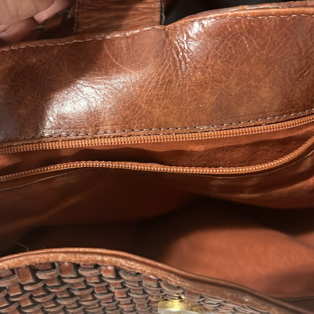 Elegant Brown Woven Handbag - Picture 6 of 8
